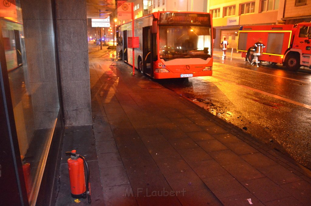 Stadtbus fing Feuer Koeln Muelheim Frankfurterstr Wiener Platz P085.JPG